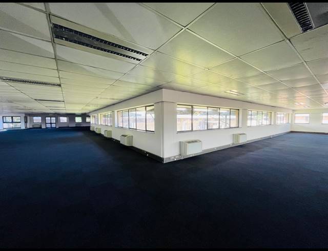 1,840M² OFFICE TO LET IN RANDJESPARK